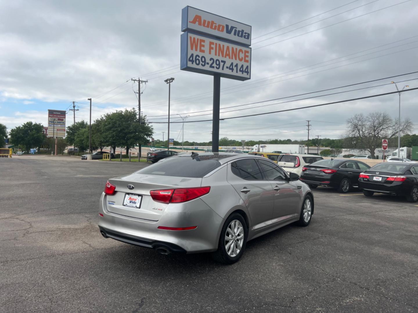 2014 SILVER Kia Optima EX (5XXGN4A72EG) with an 2.4L L4 DOHC 16V engine, 6-Speed Automatic transmission, located at 420 I-35E, Lancaster, TX, 75146, (469) 297-4144, 32.593929, -96.823685 - Photo#6